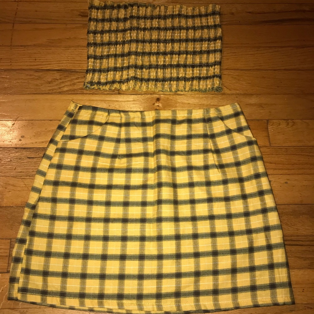 A two piece set size medium brand new never worn.